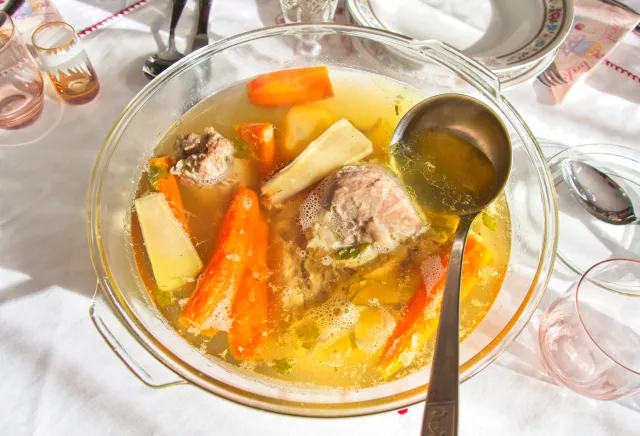 Zdejmujesz szumowiny z rosołu? Jeśli tak, to musisz to koniecznie wiedzieć. Chodzi o smak