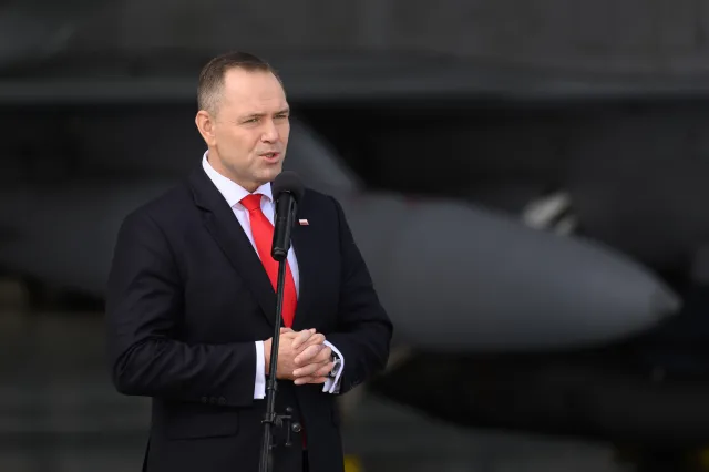 Sondaż. Prezydent Nawrocki czy rząd Tuska, kto lepiej dba o polskie sprawy na świecie?
