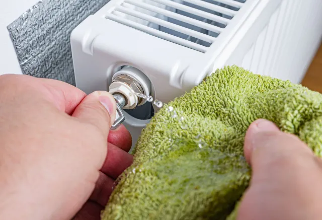 Grzejniki u góry ciepłe na dole zimne - co z tym zrobić? Dlaczego grzejnik jest zimny na dole?