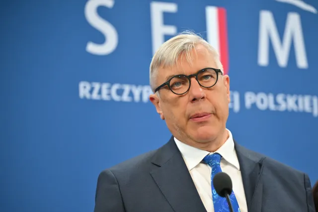 Roman Giertych broni posła Konfederacji. "Nie znoszę tego gościa, ale..."