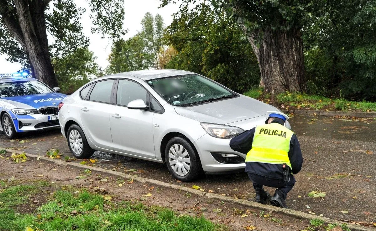 swiatla-do-kontroli-akcja-policji-na-polskich-drogach-37609958.jpg