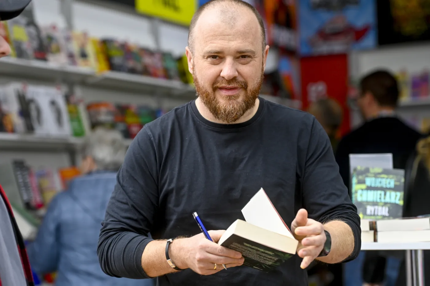 Wraca kultowy bestseller polskiego autora. Cykl z ekscentrycznym detektywem