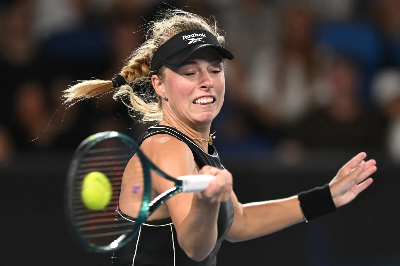 Australian Open. Fręch jeden mecz grała na dwóch kortach