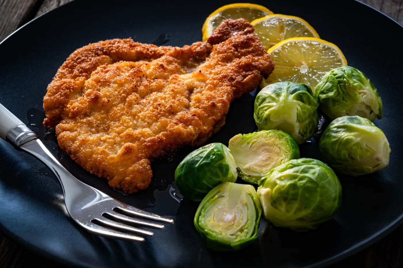 Pyszny obiad na niedzielę. Podajemy przepis, Ty gotujesz. Schabowe po czesku w zaskakującej panierce