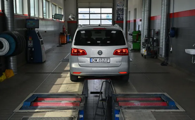 Wchodzi nowe badanie auta. W 2026 diagnosta sprawdzi jedną rzecz i żegnaj dowód rejestracyjny