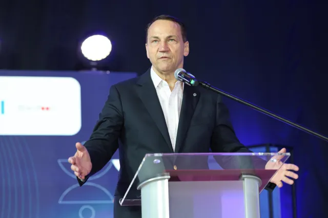 Karol Nawrocki chce referendum ws. Zielonego Ładu. Ostra riposta Radosława Sikorskiego. "Świat eurofoba"