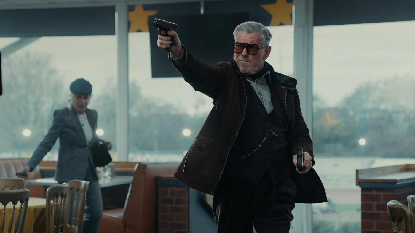 Helen Mirren jako Maeve Harrigan i Pierce Brosnan jako Conrad Harrigan w serialu "Strefa gangsterów"