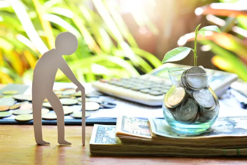 Praca do starości się opłaca