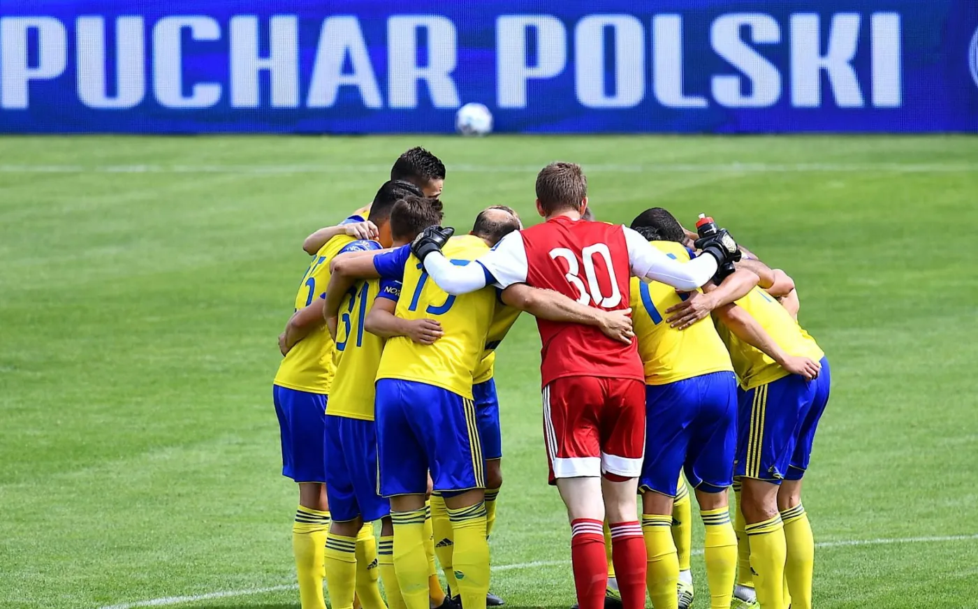 Zawodnicy Arki Gdynia przed meczem z Górnikiem Polkowice