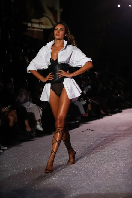 pokaz-kolekcji-etam-wiosnalato-2021-na-paris-fashion-week-28233968.jpg