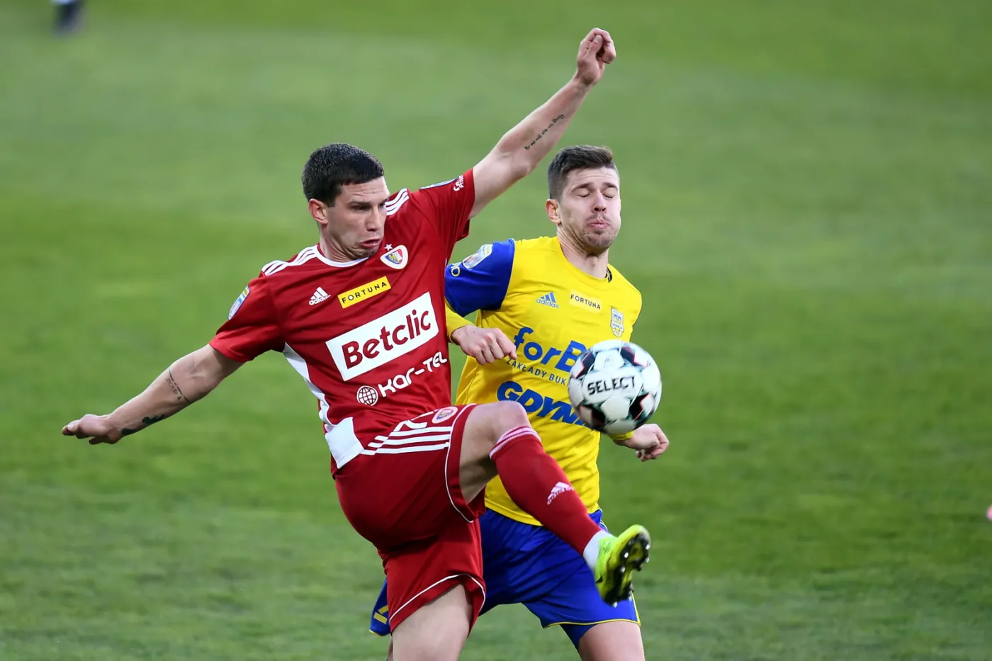 Arka Gdynia pierwszym finalistą piłkarskiego Pucharu Polski