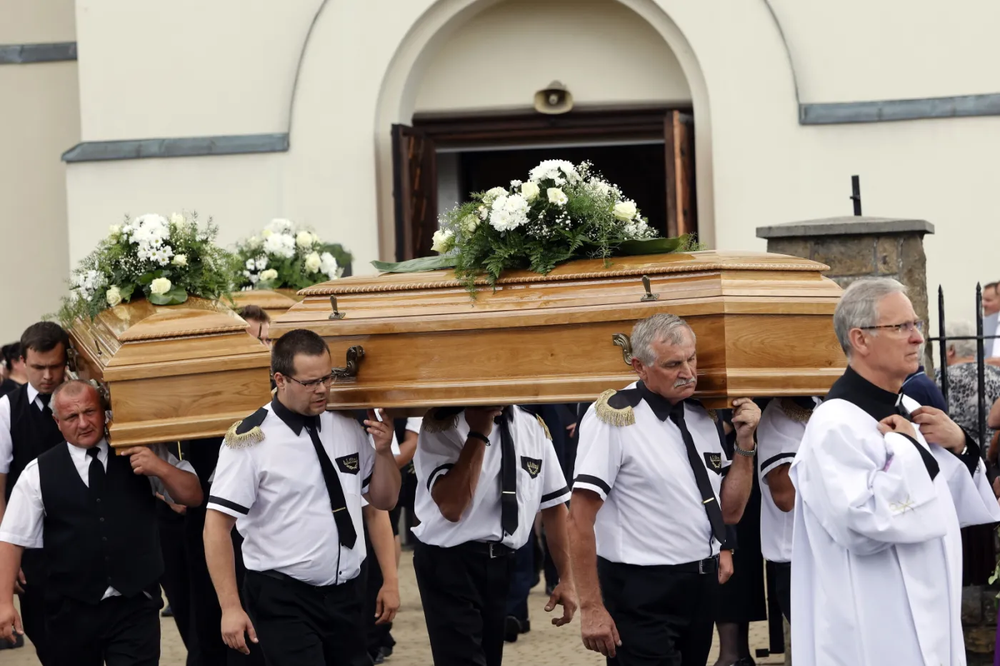 Pogrzeb rodziny zastrzelonej w Borowcach. Rodziców i brata pożegnał 13-letni Gianni