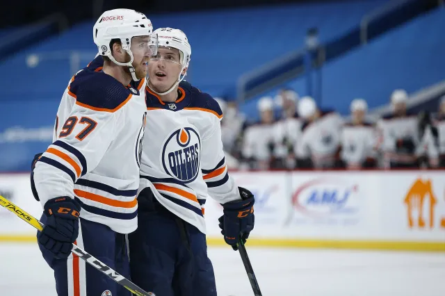NHL. Duże emocje w Edmonton, spektakularny gol McDavida [WIDEO]