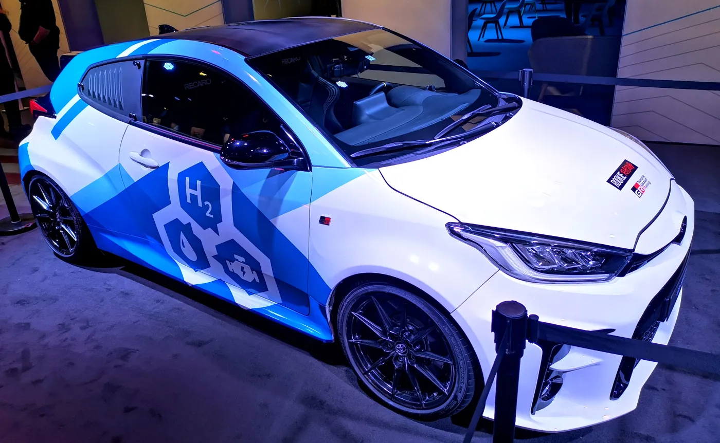toyota-gr-yaris-h2-czyli-z-silnikiem-spalinowym-na-wodor-37311648.jpg