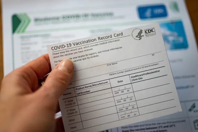Kilkanaście tysięcy podrobionych certyfikatów szczepień. DANE niemieckiej policji
