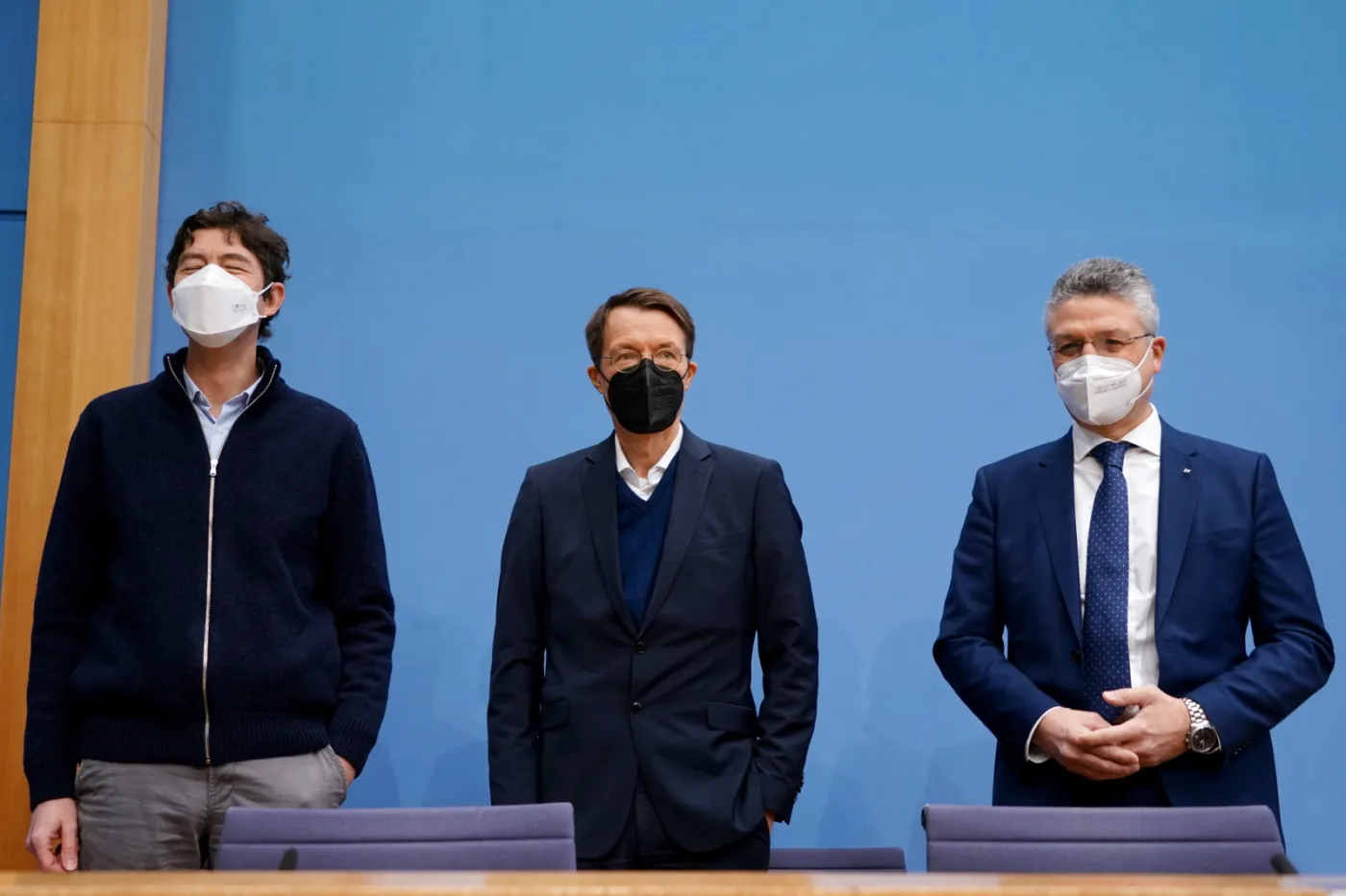 "Zdecydowanie zbyt wiele przypadków". W RFN Omikron wyprze Deltę "w ciągu kilku dni"