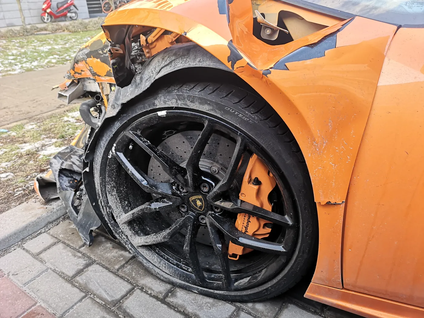 lamborghini-huracan-lp-6104-rozbite-w-wypadku-w-warszawie-37345973.jpg