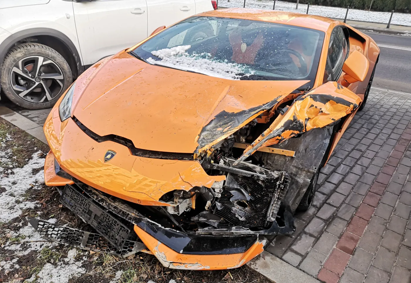 lamborghini-huracan-lp-6104-rozbite-w-wypadku-w-warszawie-37346023.jpg
