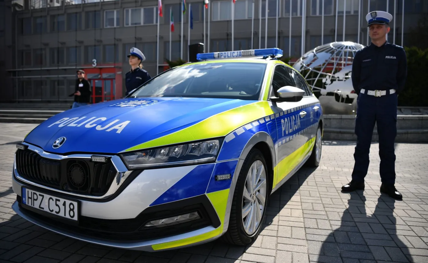 policja-ujawnila-nowe-oznakowanie-radiowozow-i-motocykli-37443234.jpg