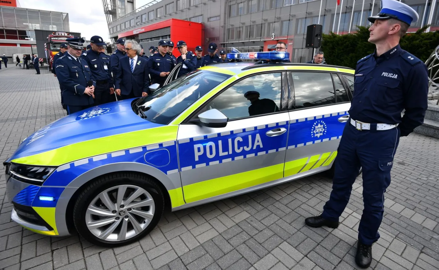 policja-ujawnila-nowe-oznakowanie-radiowozow-i-motocykli-37443261.jpg