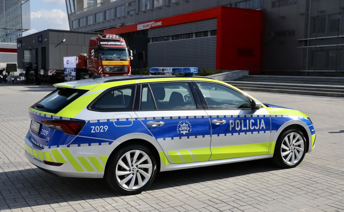 policja-ujawnila-nowe-oznakowanie-radiowozow-i-motocykli-37443422.jpg