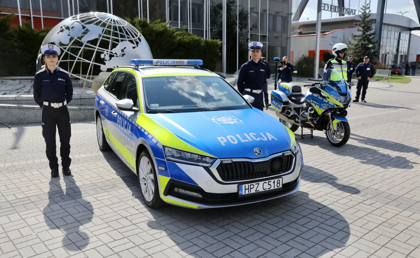 policja-ujawnila-nowe-oznakowanie-radiowozow-i-motocykli-37443444.jpg