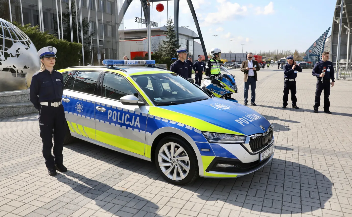 policja-ujawnila-nowe-oznakowanie-radiowozow-i-motocykli-37443498.jpg