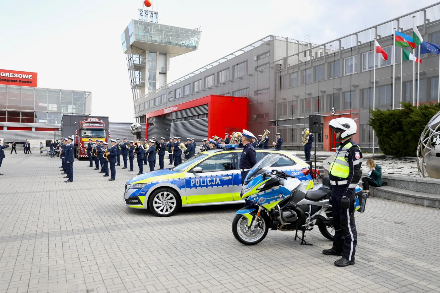 policja-ujawnila-nowe-oznakowanie-radiowozow-i-motocykli-37443578.jpg