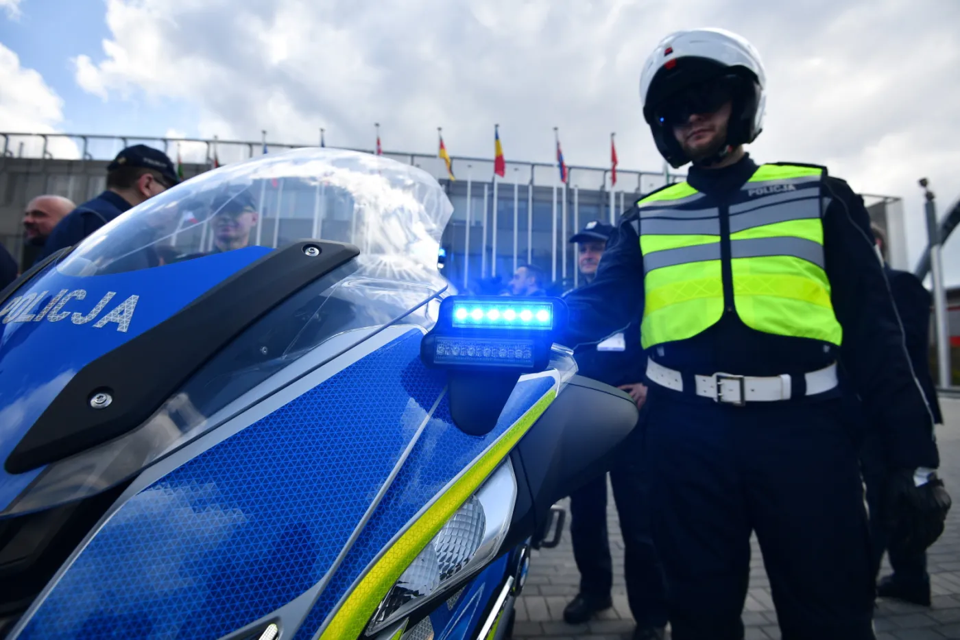 policja-ujawnila-nowe-oznakowanie-radiowozow-i-motocykli-37443281.jpg
