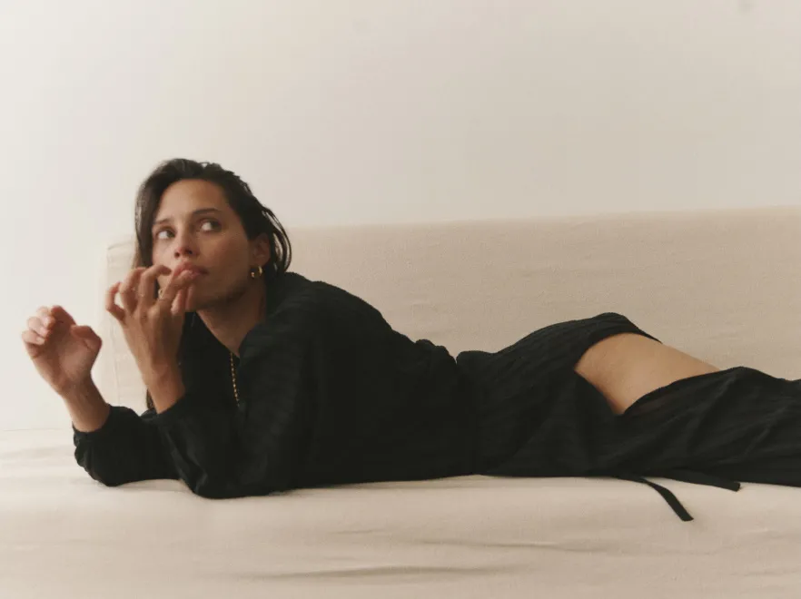 Kobieco, śmiało i z charakterem: Proste ubrania na lato, z których łatwo będzie czuć się dobrze