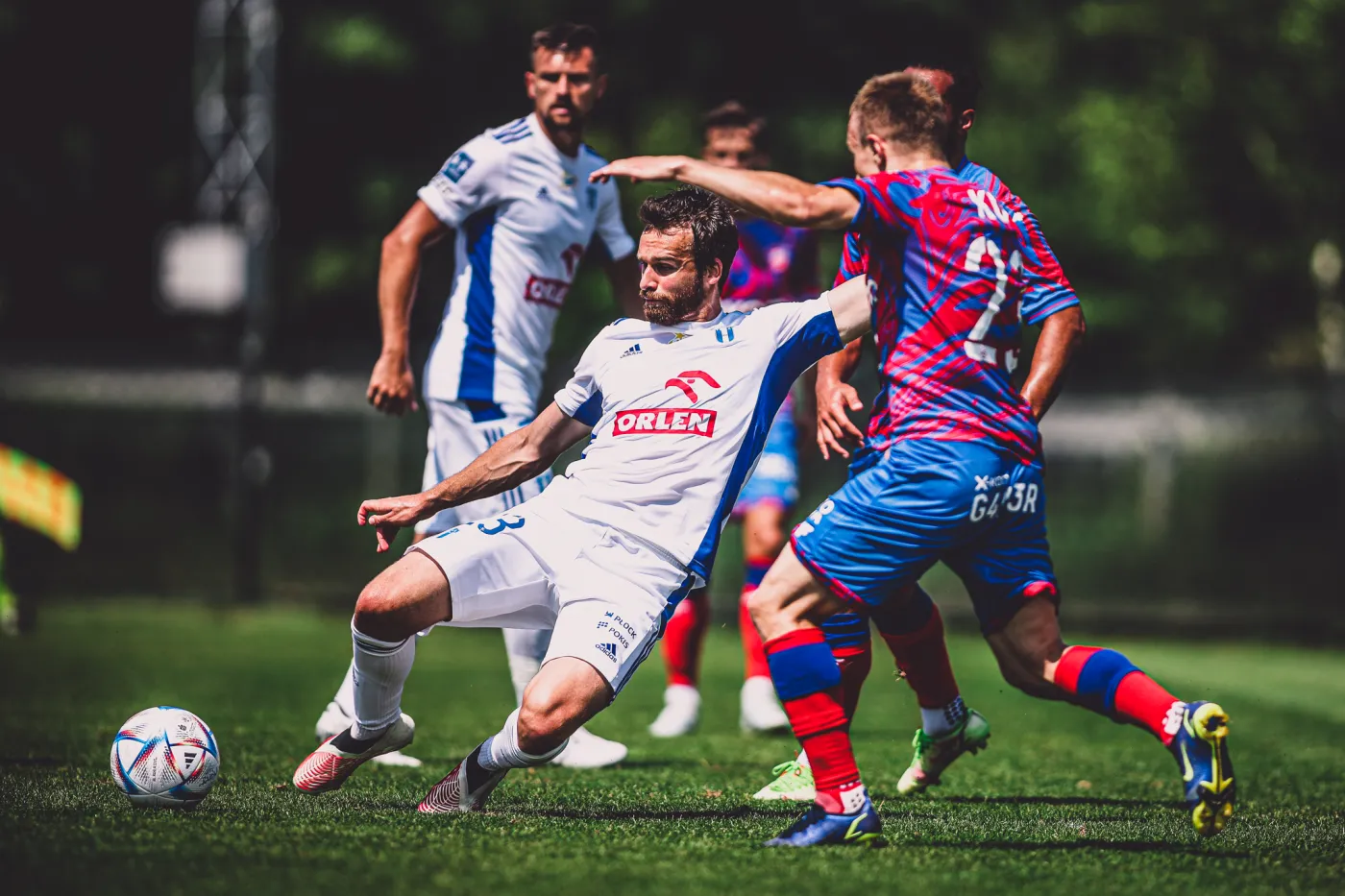 Piłkarze Wisły Płock i Rakowa Częstochowa podczas sparingu