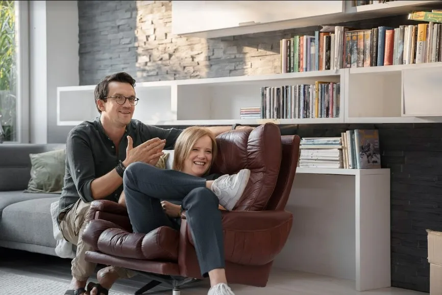 Joanna Kulig i Michał Czernecki kontra rodzinny chaos. Zwiastun filmu "Każdy wie lepiej"