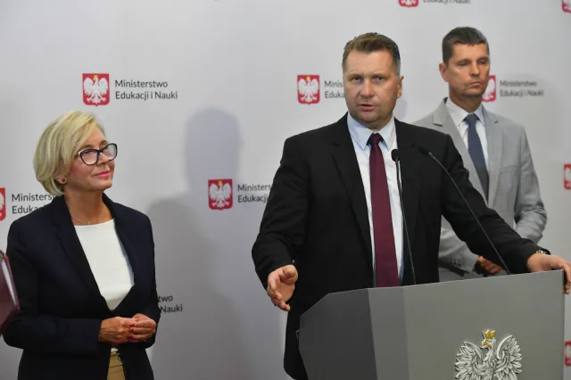 Podniesienie kwoty bazowej dla nauczycieli. Oto propozycja MEiN