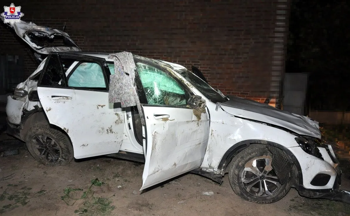 tyle-zostalo-z-mercedesa-ktory-trafil-na-pranie-tapicerki-37603395.jpg