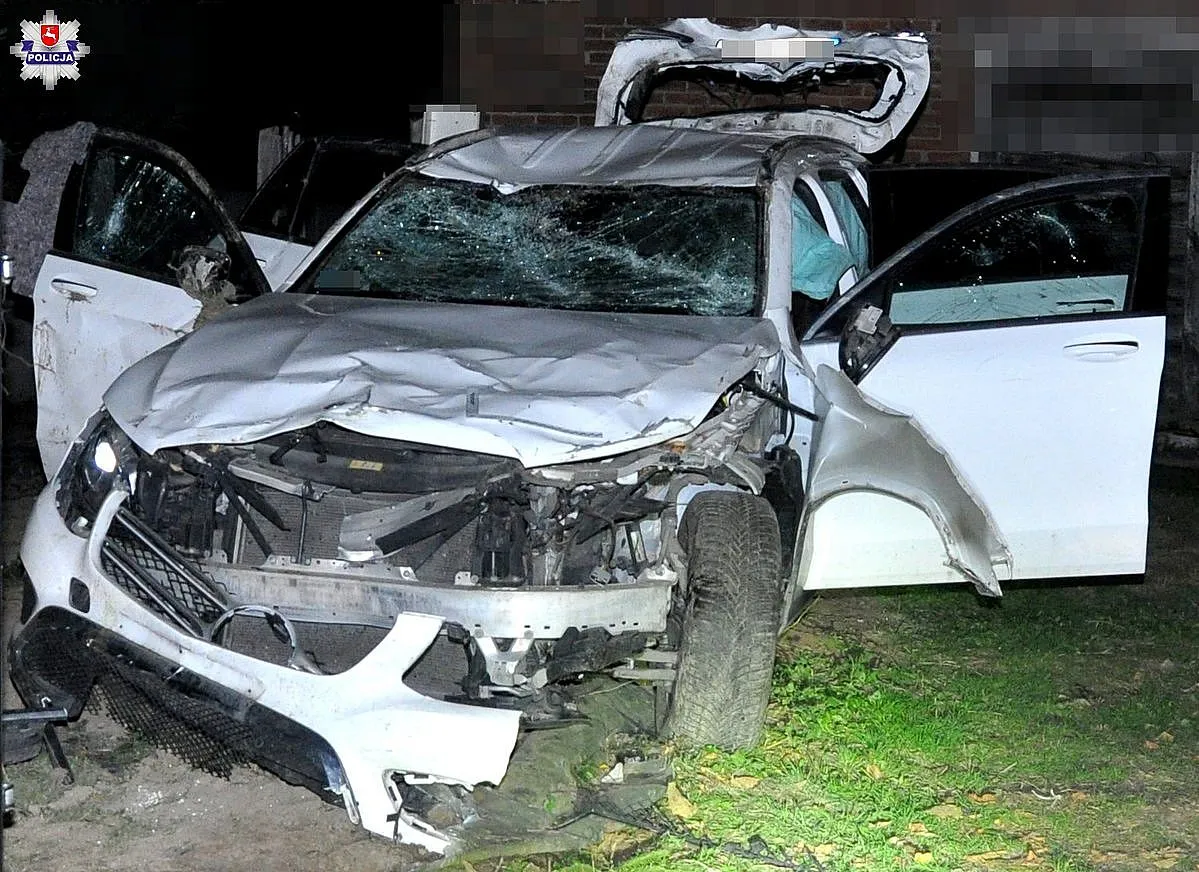 tyle-zostalo-z-mercedesa-ktory-trafil-na-pranie-tapicerki-37603401.jpg