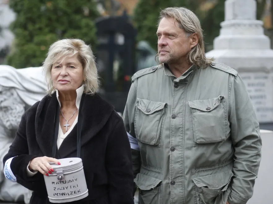 Kasprzyk, Ogórek, Damięcki i wielu innych - TE znane postaci kwestowały 1 XI na Starych Powązkach. FOTO