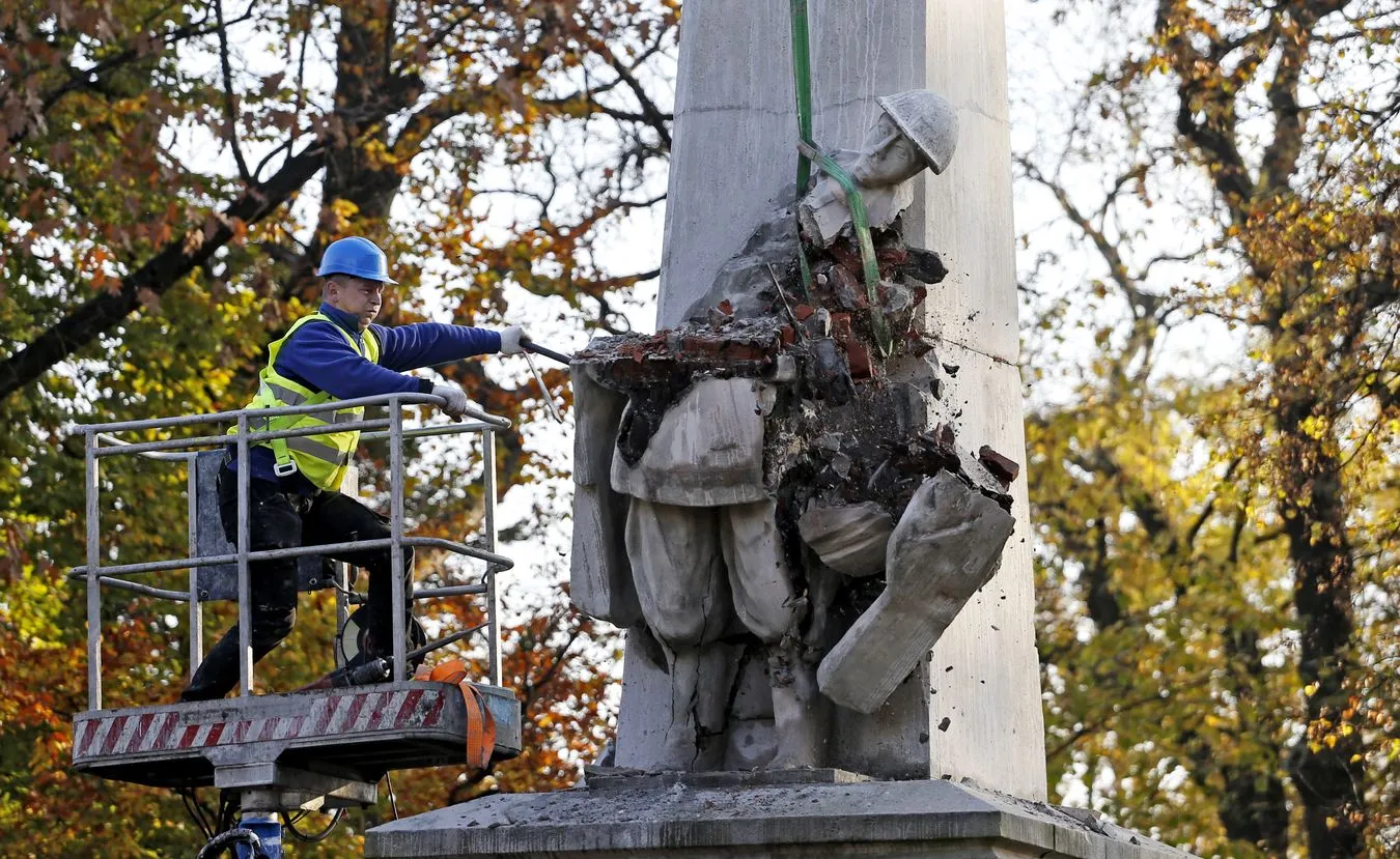 "Wdzięczni Polacy". Śledztwo w sprawie nielegalnego upamiętnienia żołnierzy sowieckich