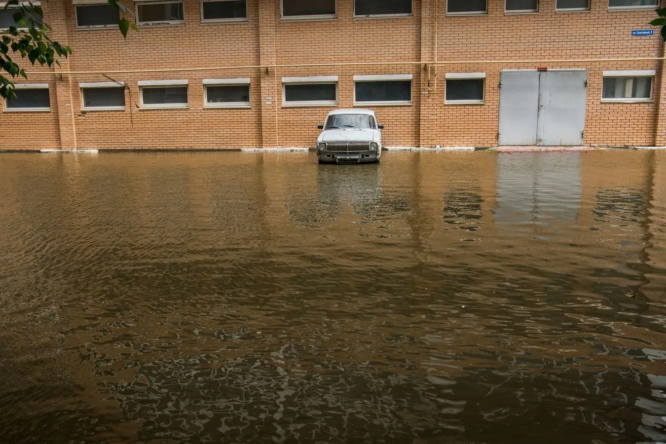 Rosyjskie wojska wysadziły w powietrze zaporę na Dnieprze w okupowanej Nowej Kachowce