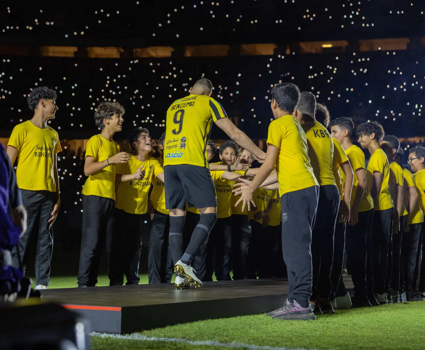 karim-benzema-oficjalnie-powitany-przez-kibicow-alittihad-37828597.jpg