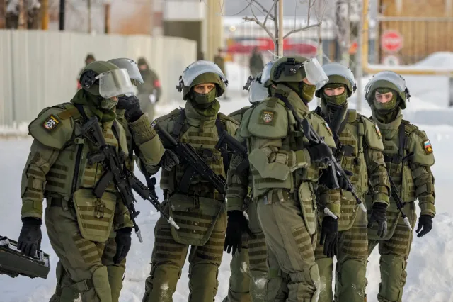 "Bardzo poważna strzelanina pod Mariupolem". Kadyrowiec zaatakował Rosjan