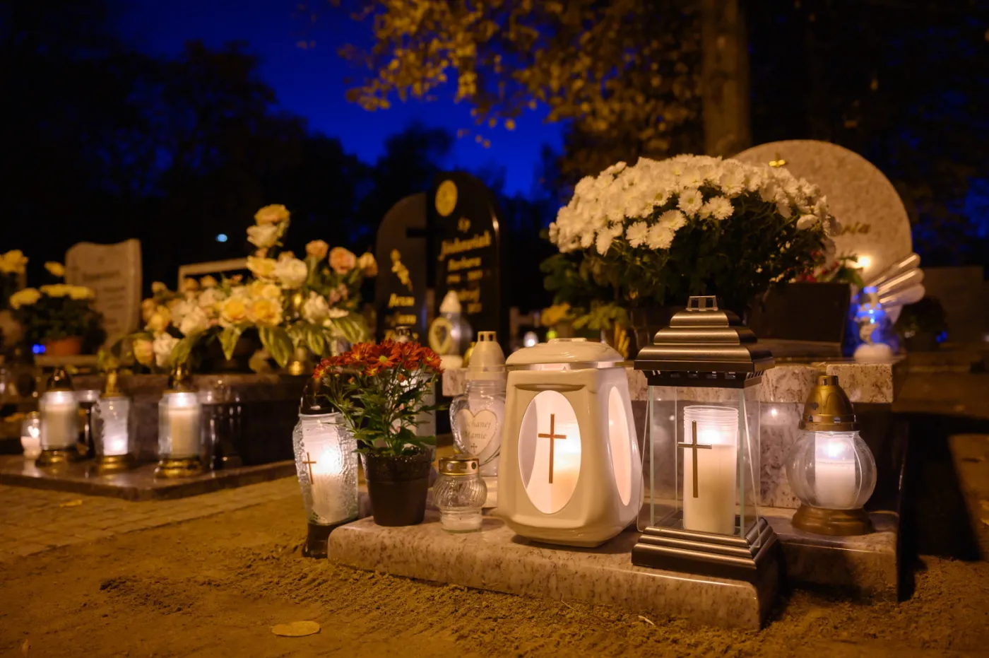 W Kościele katolickim 2 listopada obchodzony jest Dzień Zaduszny