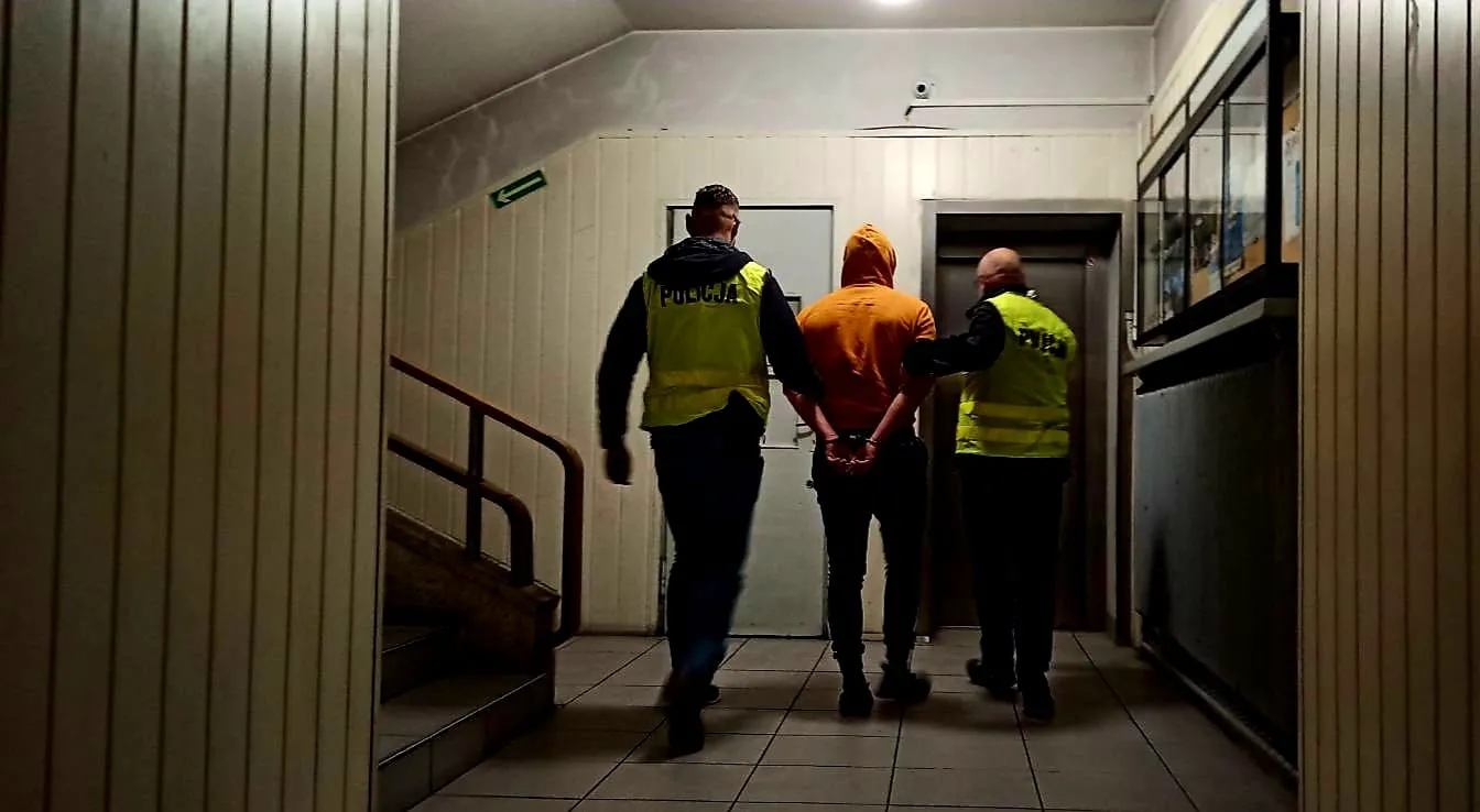 Grzegorz Borys groził mu nożem? 19-latek z Ełku usłyszał poważny zarzut