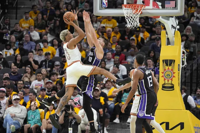 Jeremy Sochan zdobył 16 punktów, miał pięć zbiórek, trzy asysty i dwa przechwyty [WIDEO]