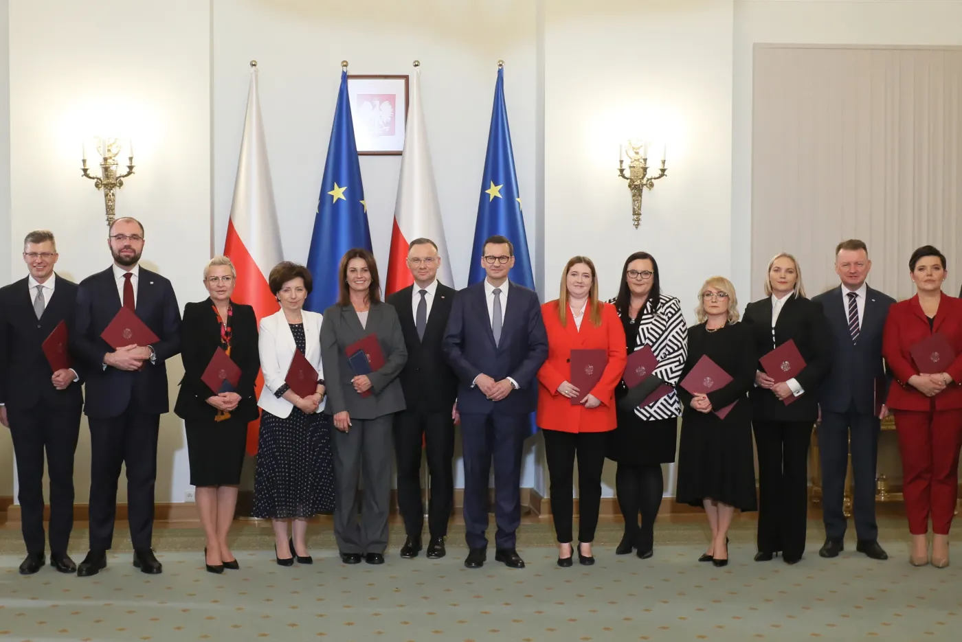 Mieli dostać hojne odprawy. Warchoł: Nie będzie ich