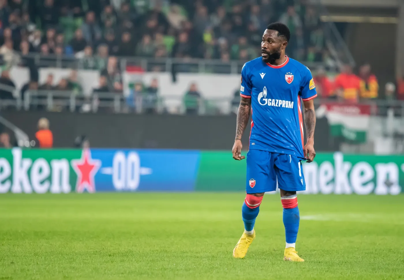 Piłkarz oskarżony o sfałszowanie danych. Guelor Kanga urodził się po... śmierci matki