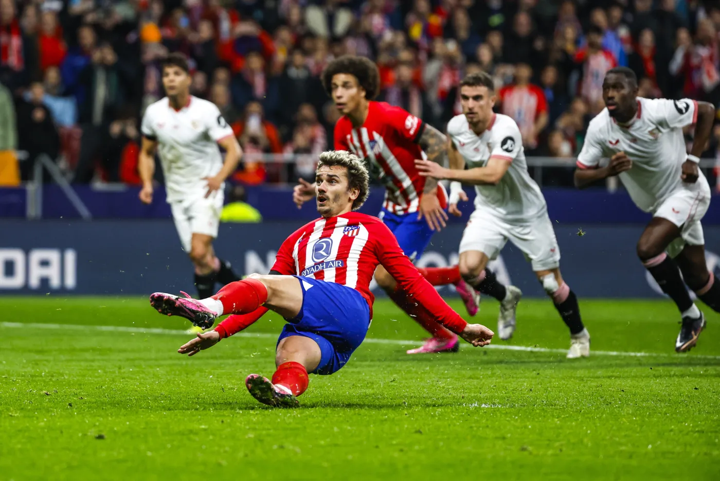 Antoine Griezmann w "spektakularny" sposób zmarnował rzut karny [WIDEO]