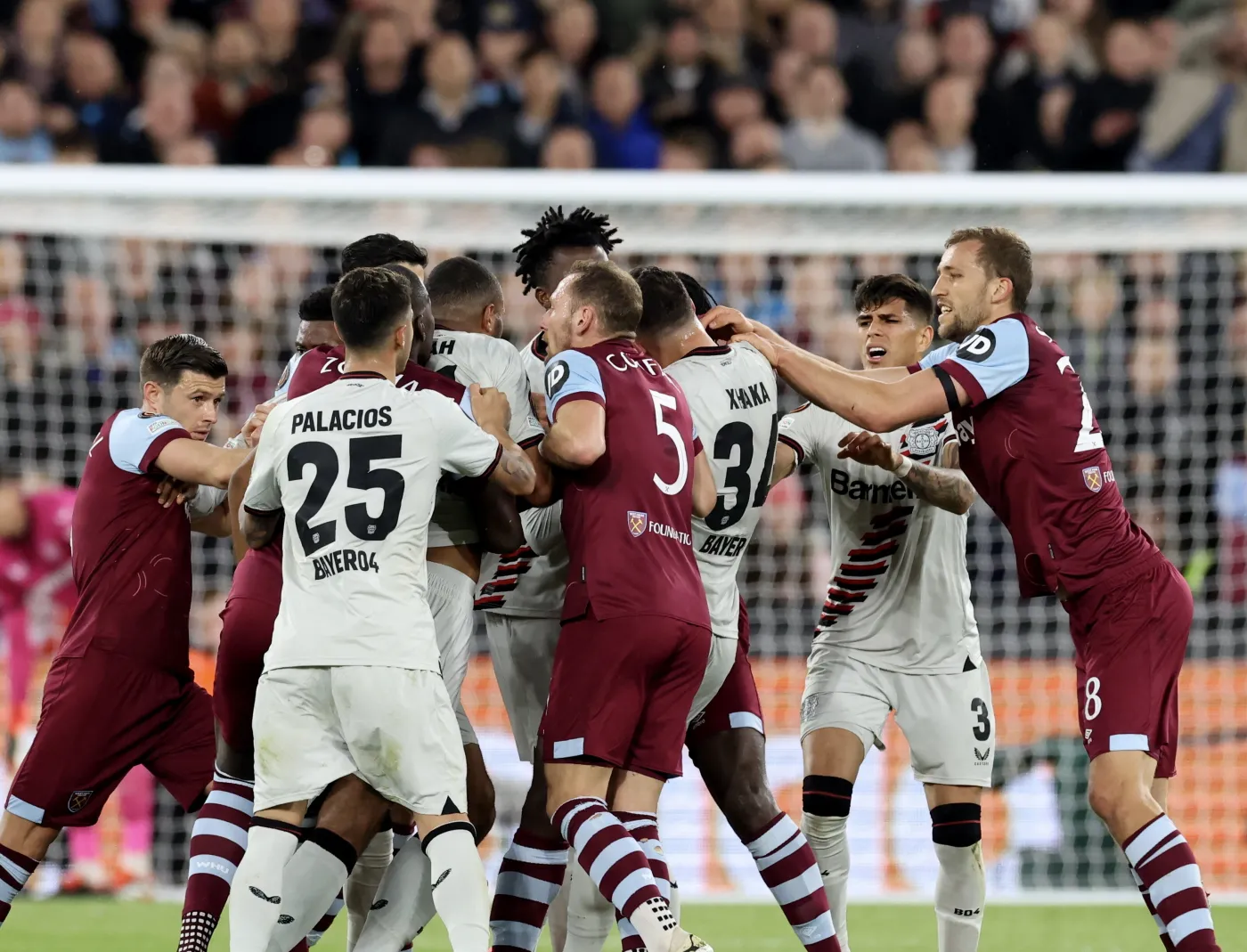 Fabiański w bramce wyczyniał cuda, ale w półfinale Ligi Europy zagra Bayer [WIDEO]