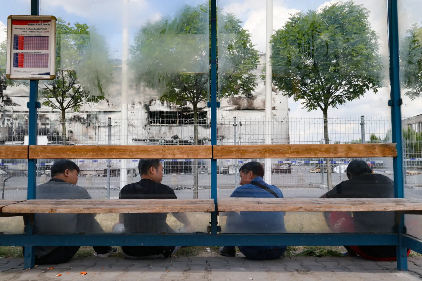 Spalona hala targowa przy ul. Marywilskiej 44 w Warszawie