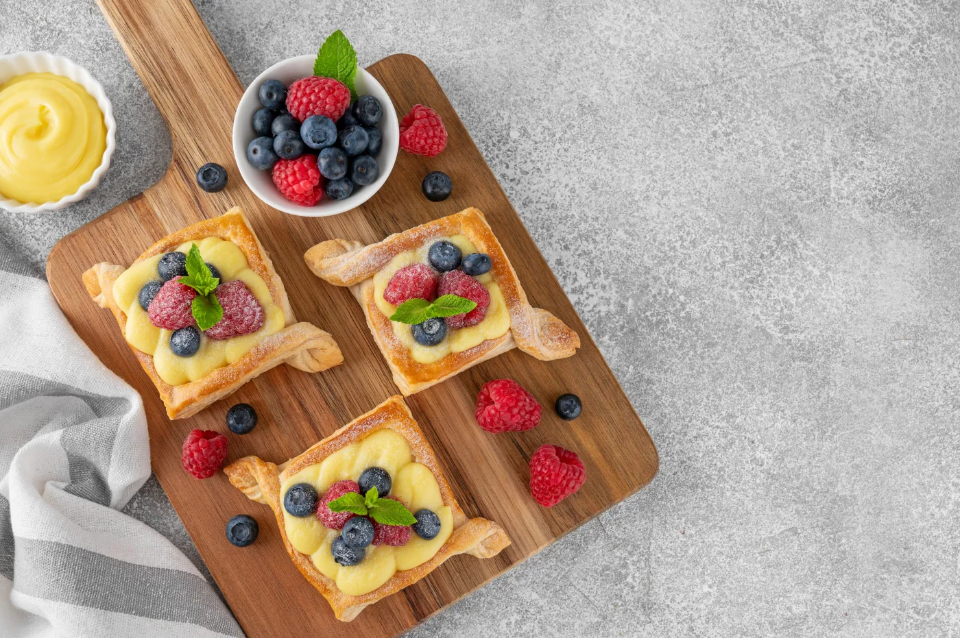 Ciasteczka francuskie z borówkami. Tak robi je Ewa Wachowicz