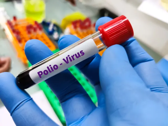 Przerażające informacje. W Warszawie wykryto zmutowany wirus polio